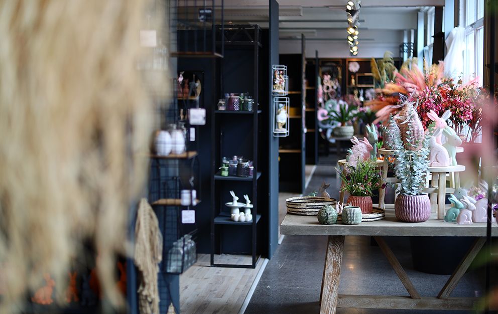 Vosteen • Floristenbedarf • musterraum sommer 2023 kachel land